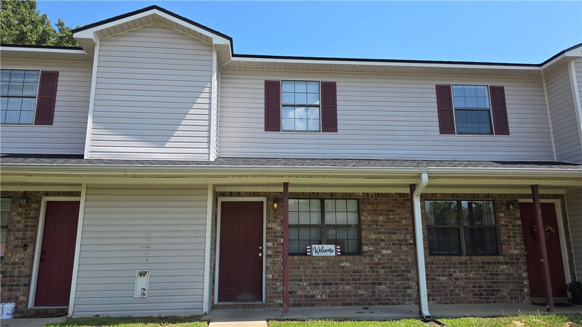 Updated 2 bedroom, 1.5 bath townhouse style condo great rental or 1st time home. Good rental history