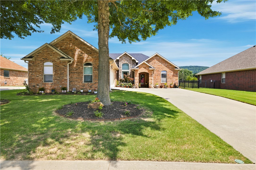 Well-maintained 3-bedroom, 2-bath all-brick home located in the desirable Valley View Estates subdivision in Farmington. This home features a split floor plan with an eat-in kitchen, formal dining room, and a spacious family room with a cozy gas fireplace. A new roof adds peace of mind, while the beautiful view from the back patio provides the perfect place to relax and unwind.

This home must be seen to be fully appreciated. Call today to schedule your private tour!