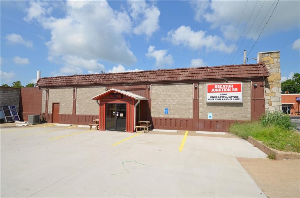Corner Building Is 4000 SqFt, Fully Remodeled & Was Most Recently An Arcade/Lounge w/ Retail Or Office Space On The Front Side. High Visibility & Traffic On The Main Corner Of Town.