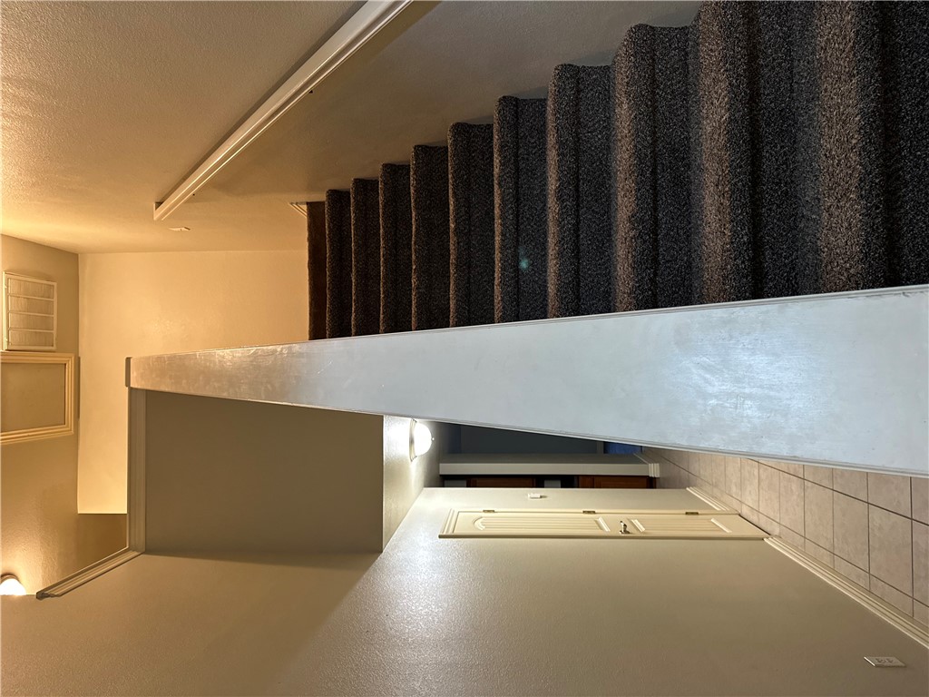 Wood Ave Condo Hpr - Residential