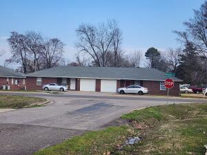 2 Bed room 2 Bath, tiled floors, some appliances furnished Just minuets from Oakland Heights elementary.
