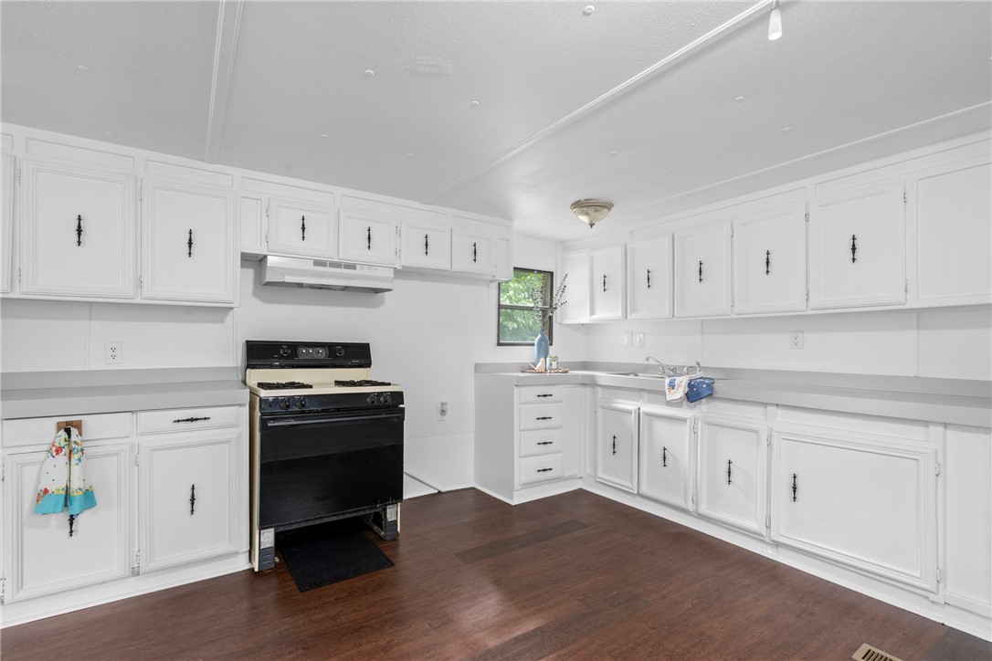 E N Coons Sub Rurban - Residential