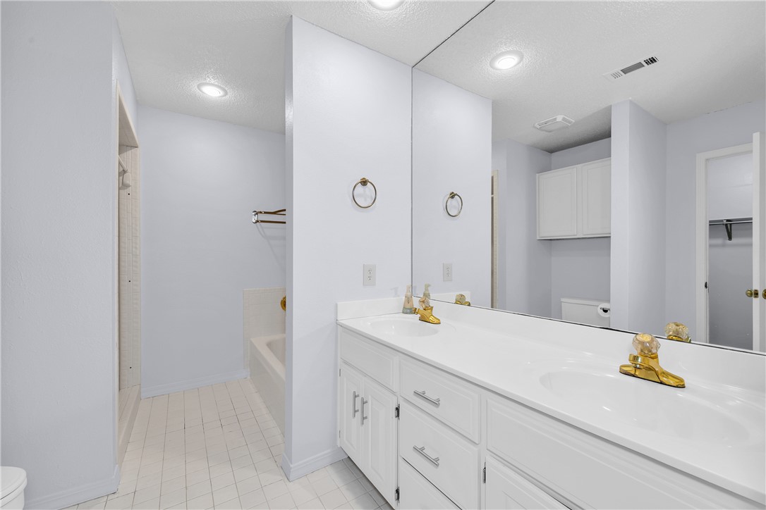 Royal Oaks Estates - Residential