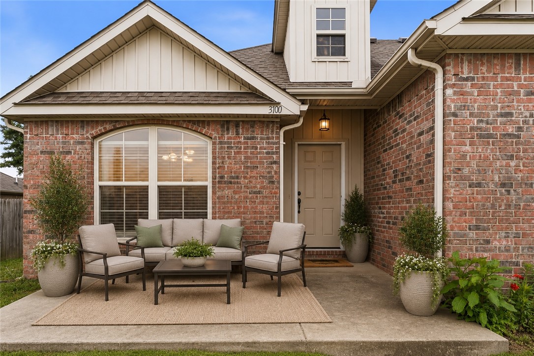 Rare opportunity to lease a move-in-ready home in a convenient Bentonville location. This east-facing, single-level home is directly across the street from Creekside Middle School and Osage Creek Elementary, making the daily trip to school incredibly easy. Creekside Park, featuring a splash pad, playground, and pickleball courts, is just steps away. It’s also only a 2-minute bike ride to the trail system, with convenient Greenway access to the new Walmart Home Office campus.  
Inside, the home offers abundant natural light, a split floor plan, and a functional layout connecting the living room, dining area, and kitchen. The primary suite includes a walk-in closet and private bathroom with a jetted soaking tub. Two additional bedrooms and a full bathroom provide flexible space for guests or a home office. The home also features a two-car garage and fully fenced backyard, plus a refrigerator, washer, and dryer. Enjoy easy access to Downtown Bentonville, parks, greenways, & Northwest Arkansas mountain biking trails.