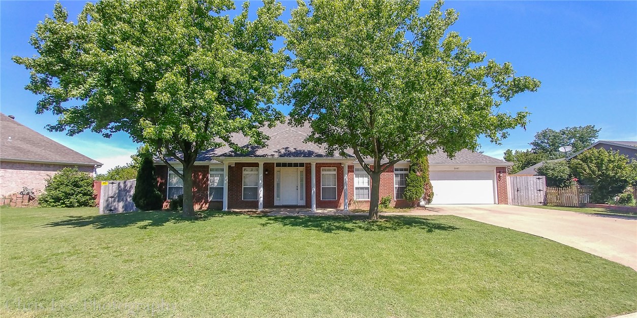 Well kept 3 br/2.5 bath home as close to Washington Regional Hospital as it gets!  All brick.  Quiet street in a great area.  New paint, carpet, and appliances.  Two living areas.  Second living area can be used as a 4th bedroom of bonus room.  Great sized yard with storage building and half sized b-ball court.  Perfect for anyone working in the business district of hospital!