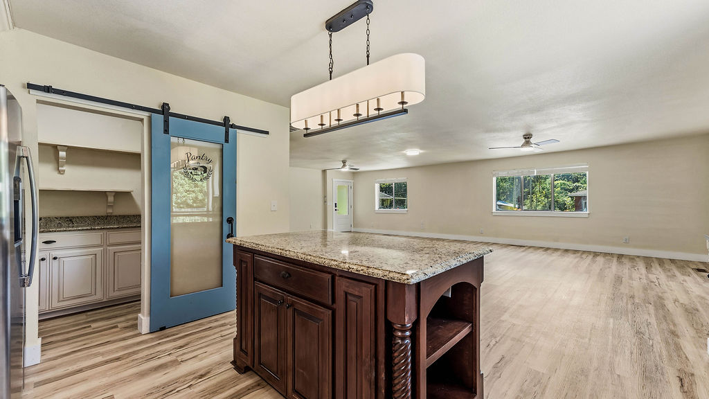 16-18-33-GENTRY - Residential