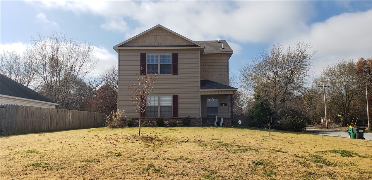 Within miles of I49, Fayetteville Mall, lake fayetteville, Don tyson, and Tyson Park!