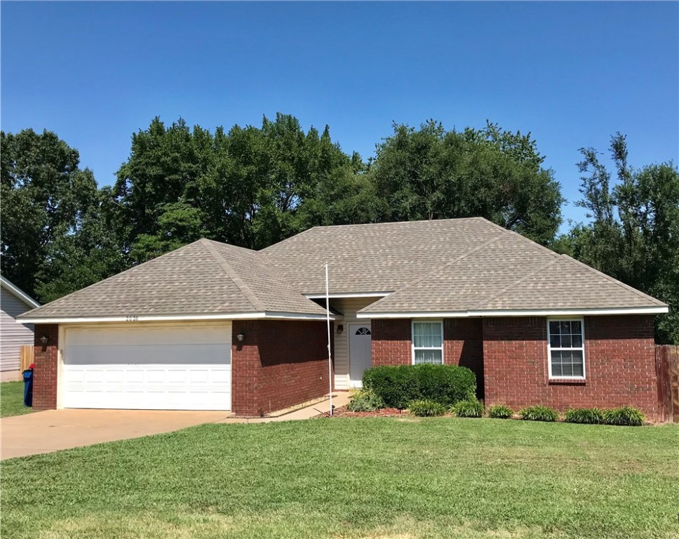 Adorable home in quiet neighborhood. Walking distance to city park and schools! Large yard in front and back! 3BR 2BA with open living area and eat in kitchen!