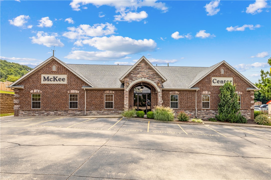 Centrally located, very well maintained and fully finished out office spaces with plenty of parking! In the middle of Fayetteville close to many other businesses, restaurants, etc. Complimentary use of the conference room, break room, copy room for all tenants to use. Common areas are cleaned and all utilities are paid. Multiple offices available.