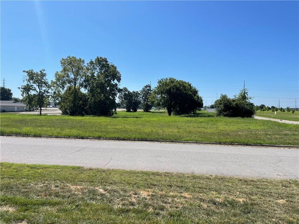 Straube Bus Park Bentonville - Land