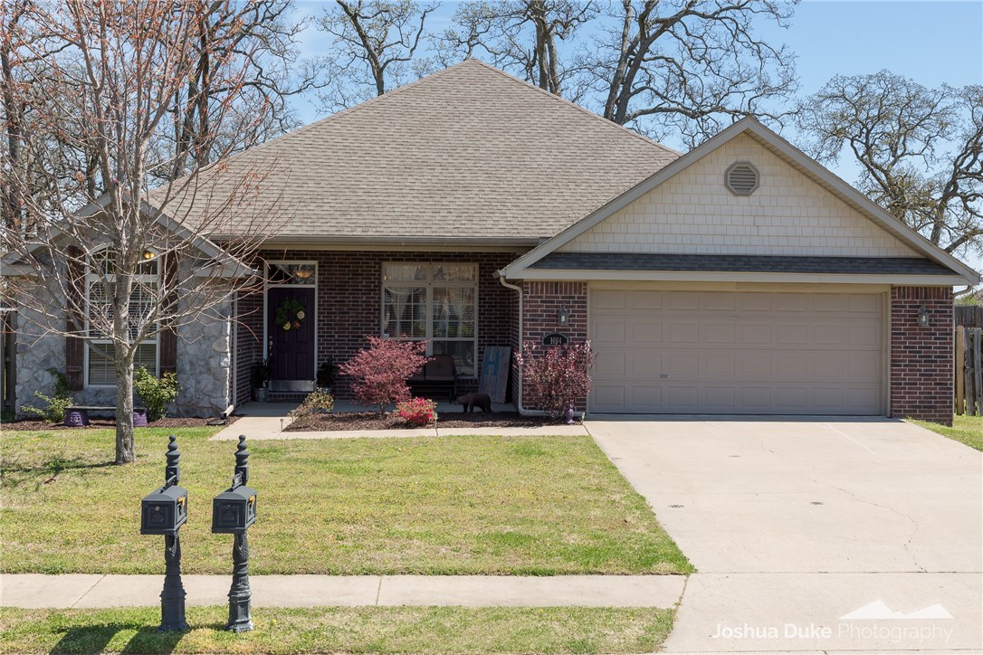 Excellent condition, better than new, awesome 4 bedroom plan, elegant master suite with extra large closet with shelving, 15 minutes to Crystal Bridges Museum, many upgrades, hardwood floors, community pool, full privacy fence, fire place, covered patio.