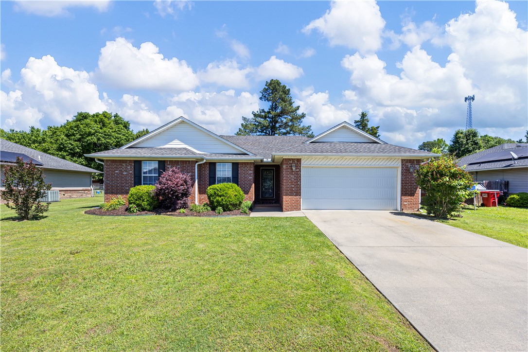 Check out this beautiful 3-bedroom brick home in Willow Oak subdivision. Ready to move in !!!