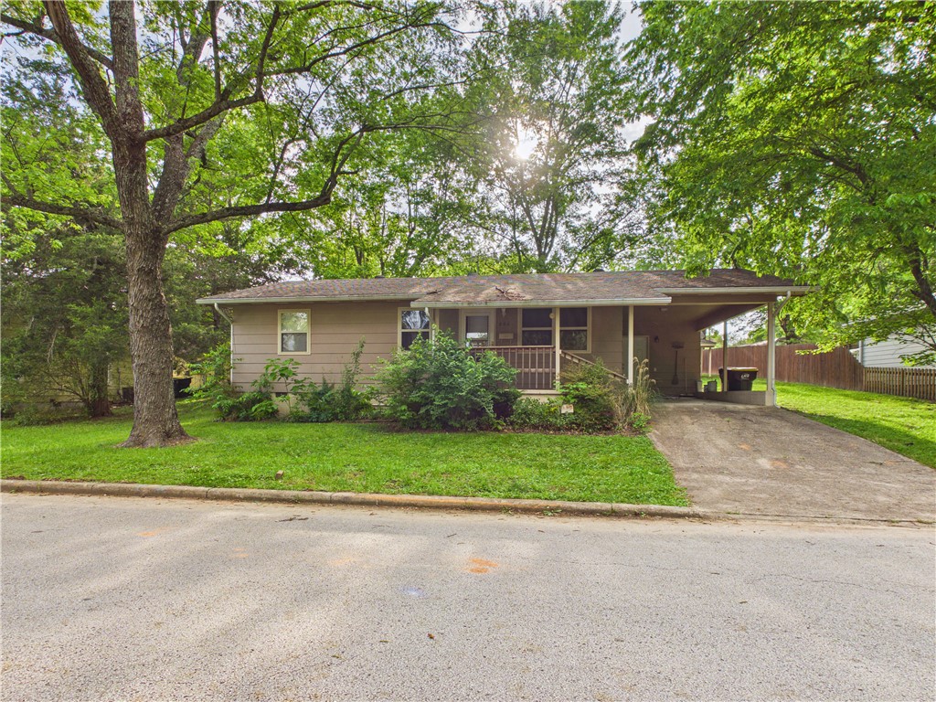 Great opportunity to own a 2-bedroom, 1-bath home in the heart of Harrison, located in a quiet neighborhood. Featuring updated windows and doors for added value and efficiency. Includes a single-car carport and an outbuilding for extra storage or workspace. Centrally located with easy access to shopping, dining, and everyday conveniences.