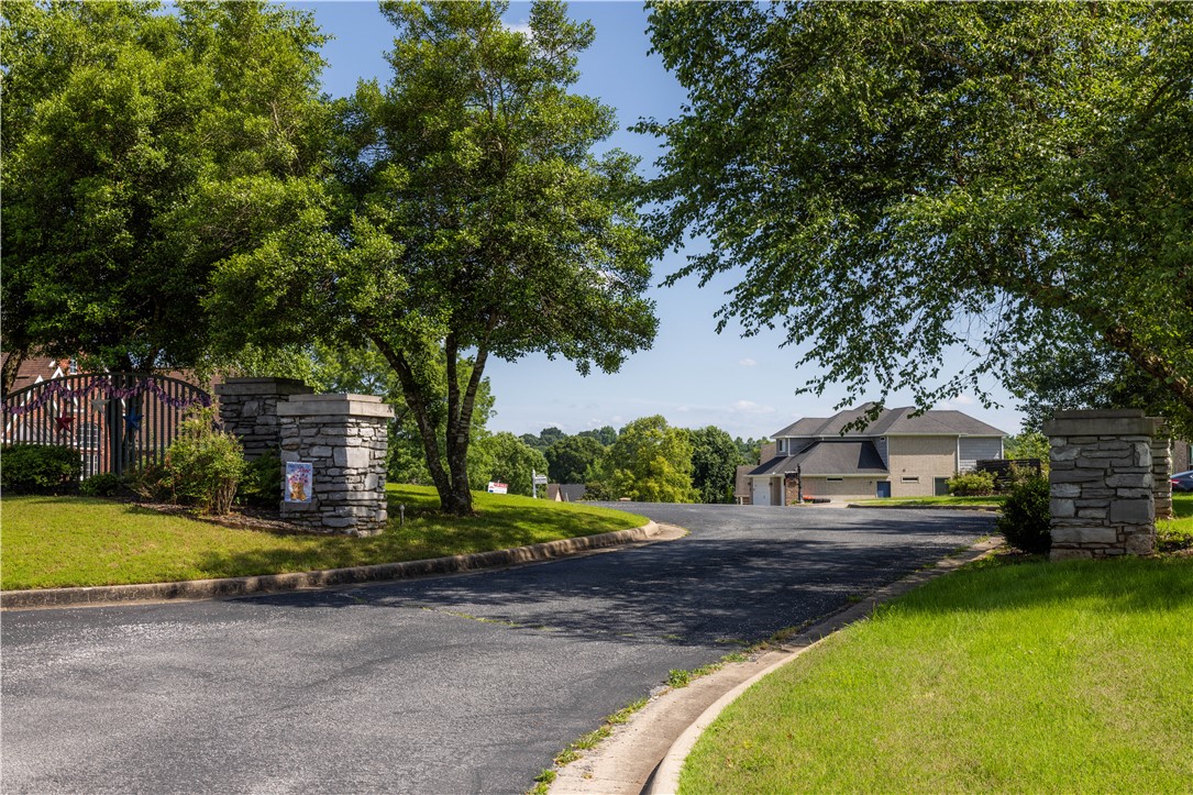 Hunt's Lakeside Estates - Residential