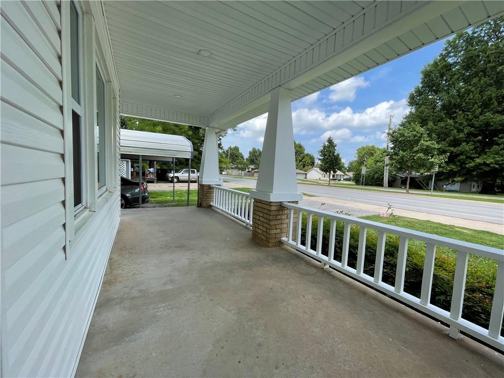 Completely remodeled 2 bed 1 bath home minutes from U of A camps, Dickson Street, Fayetteville Library, shopping, dining, I-49, and more. Large fenced in backyard and new HVAC.