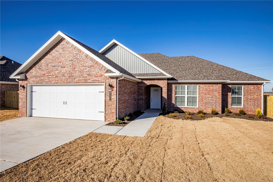 Great home in the New Hazelton Heights Subdivision! Located directly behind the new Pea Ridge High School and only minutes from Bentonville. This 4 bed 2 bath home features Luxurious vinyl tile floors, all brick exterior, open living, custom cabinets, gas range, HUGE tile shower in master bath, fireplace, crown molding, 2'' faux blinds, covered patio, and much more!