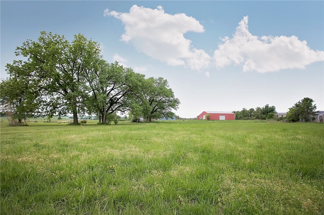 This is a great 1.06 acre lot in the country and very secluded! Only 10 minutes from Siloam Springs Kayak Park! This lot is buildable with electric and a well already on site!