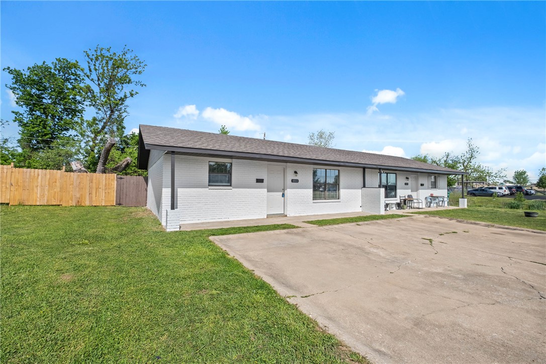 Opportunity awaits with this duplex investment property ideally located just minutes from Downtown Rogers! Whether you’re looking to expand your portfolio, house hack, or add value through future updates, this property offers strong potential. Each side provides functional living space with the flexibility for long-term tenants, short-term rental possibilities, or owner-occupancy. Enjoy close proximity to local dining, shopping, entertainment, trails, and all the growth happening in the Rogers area. With investment potential, convenience, and upside all in one, this is a great opportunity for both seasoned investors and first-time buyers looking to offset their mortgage with rental income. HVAC's, Water Heaters and the roof have all been replaced within the last 2 years.