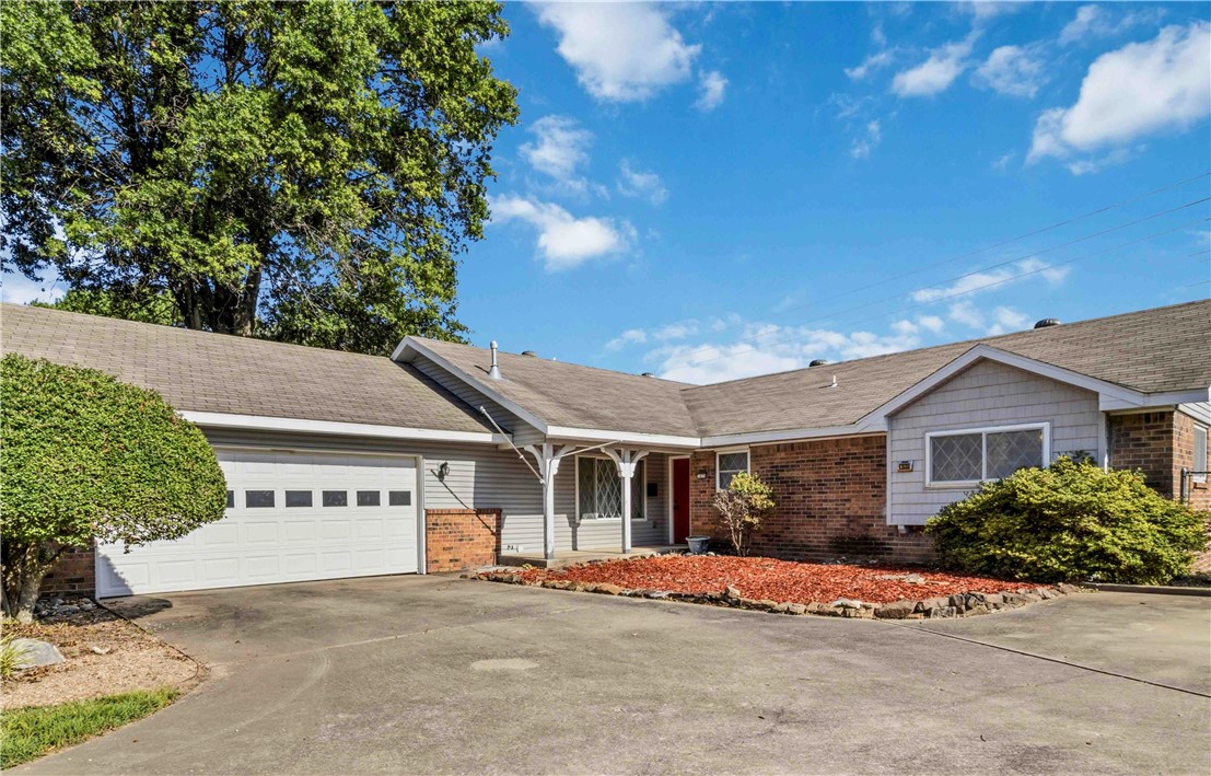 Welcome home to 1620 Cartwright Circle! This charming 3-bed, 2-bath home offers 1,616 sq ft of comfortable living space in an established Springdale neighborhood. Built in 1977, the home features a roof and flooring updated in 2009, a cozy fireplace, a primary suite with two spacious closets for ample storage, and a lovely covered back patio.
The large backyard backs directly to J.B. Hunt Park, a 200-acre outdoor destination offering Lake Springdale for fishing, paved walking & biking trails that connect to the Razorback Greenway, an 18-hole disc golf course, softball fields, mountain bike trails and a pump track, two playgrounds, a fenced dog park, picnic pavilions, and the historic Rabbit Foot Lodge.
Zoned for Elmdale Elementary, Helen Tyson Middle, Southwest Jr High, and Har-Ber High School, with easy access to Springdale's shopping and dining nearby. This home comes with a home warranty for buyer peace of mind and a Preferred Lender Credit. Don't miss this one — schedule your showing today!