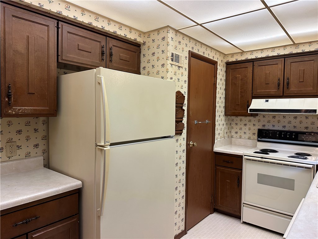 BRIARWOOD EAST CONDOMINIUMS - Residential