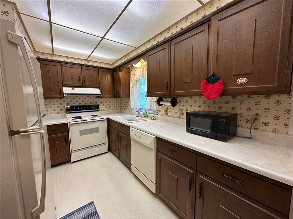 BRIARWOOD EAST CONDOMINIUMS - Residential