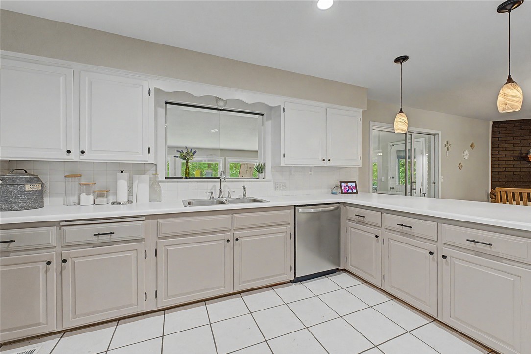 Altons Brush Creek Hls Rogers - Residential