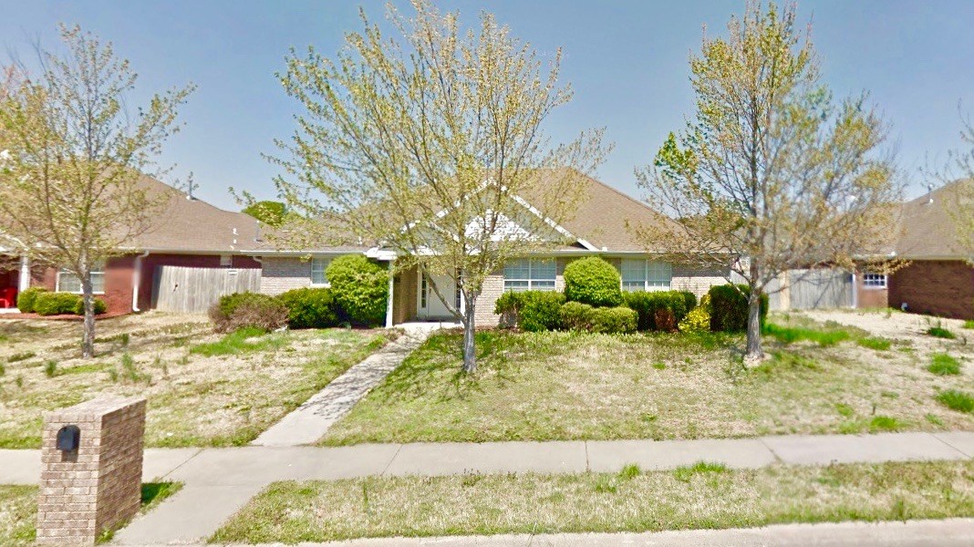 Great rental home located in the Meadowland Subdivision, close to the University of Arkansas, 4 bedrooms, 2 baths, 2 car garage. Close to many West Fayetteville restaurants, coffee shops and shopping. New carpet.