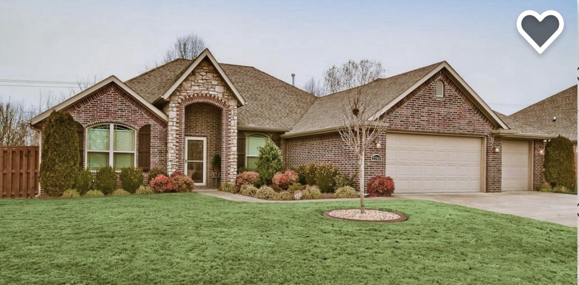 Comfortable living in this spacious one level 4-bedroom, 2-bathroom home featuring a 3-car garage and access to community amenities, including a pool and playground.
Conveniently located within walking distance of Osage Creek Elementary School and Creekside Park, this home offers both convenience and a family-friendly setting.  Wood flooring throughout the main living areas, an open-concept living space, & eat-in kitchen w/ stainless steel appliances. The split-bedroom floor plan provides added privacy, while the spacious primary suite features dual vanities, a walk-in shower, a jacuzzi tub, and generous walk-in closets. Small pet negotiable with increased rent and deposit. Occupied. 24 hr. notice 

Step outside to enjoy the large fenced backyard and covered patio—perfect for relaxing or entertaining.