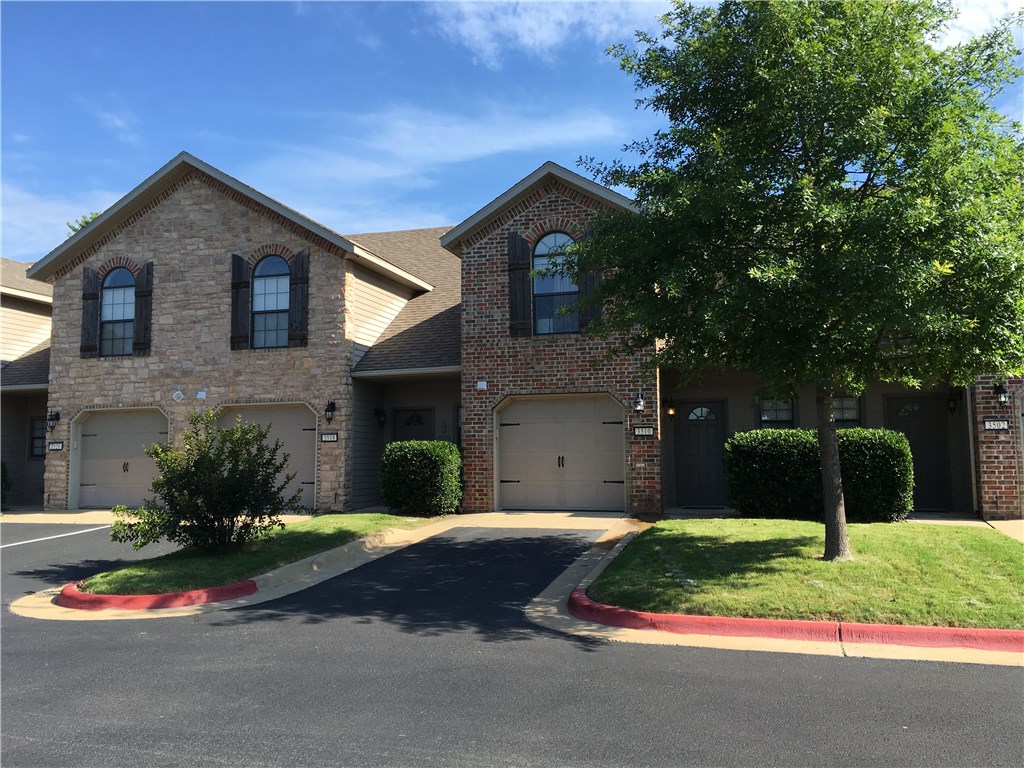Move in Special and Pet Friendly.

These beautiful 2 bedroom 2 1/2 bathroom townhomes offer everything you need, including hardwood floors, ceiling fans, extra large bedrooms, garage, all appliances along with a full size washer and dryer. 

The community offers beautiful mature landscaping and green space along with assigned parking in front of your home and plenty of guest parking. 

Call us today to get into this townhome and enjoy the holidays in your own home.