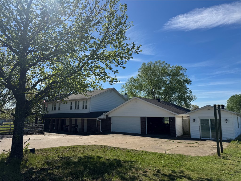 Split level, 6-bedroom home sitting on 4.78 acres. It comes with all new windows, new septic, and new garage doors. It has a 5-car garage, a wood-burning fireplace, a shop, and a detached office. It is an easy drive east of Thompson off Hwy 71, just off Wagon Wheel Rd to Oak St, and then east on Hatcher Rd.

6 Bedrooms.
2 1/2 bath.
All new windows.
New septic.
new garage doors.
Wood-burning fireplace.
5-car garage.
Detached office.