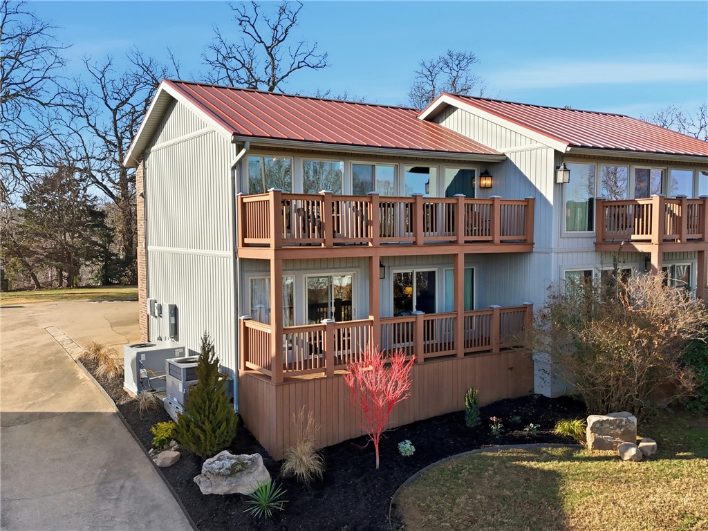 Fully furnished 2-bedroom, 2.5-bath home available on a month-to-month lease with lakeviews of Beaver Lake. The home features an open-concept living area, a fully equipped kitchen, in-unit washer and dryer, high-speed internet, and a dedicated workspace for remote professionals. Each bedroom includes its own private bath, plus an additional half bath for guests, offering comfort and privacy. There is ample off-street parking, a small gym, and a firepit for your enjoyment. Pets will be considered. $250 to given towards utilities in the monthly rent. Conveniently located 2min from Prairie Creek Marina and 8min from Downtown Rogers. It's just a short drive to Bentonville, shopping, dining, and trails.