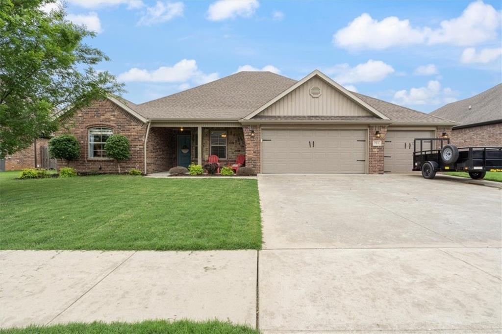 Step right into this incredible one-story home in Centerton! Boasting 4 spacious bedrooms, 2 baths, and a fantastic split floorplan layout, this property also features a huge bonus space and an amazing yard. Conveniently located near downtown Centerton food and shopping as just minutes away from Northwest Arkansas National Airport. Within walking distance to Grimsely Jr High. Don't miss it!