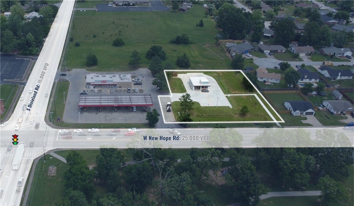 714 sf drive-thru only built in 2024.
1.22 ac with 175 ft. of frontage.
Adjacent to Maverick C-store.
Located at signalized intersection.
2.4 mile drive to Interstate-49.