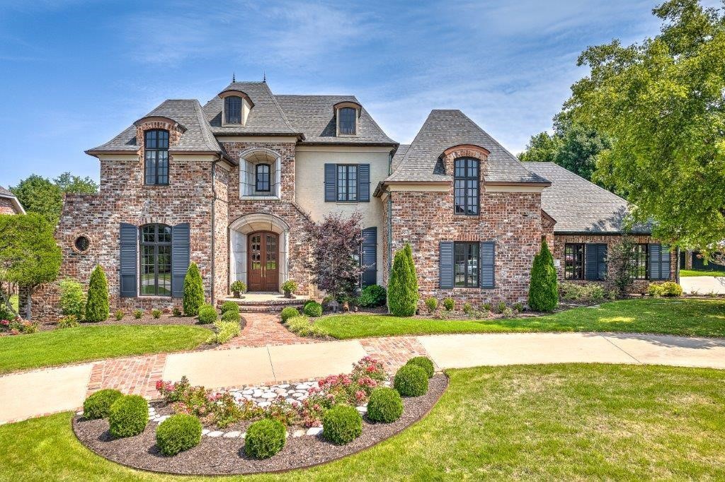 THIS CUSTOM-BUILT CLASSIC EUROPEAN ESTATE IS SITUATED ON A .53 ACRE LOT IN NWA’S MOST
DISTINGUISHED GATED SUBDIVISION, PINNACLE GOLF AND COUNTRY CLUB! Stunning curb appeal with front circle drive and pristine gardens greet you into this beautifully designed 4 bedroom, 4.5 bath home in the heart of NWA! Custom wood doors, reclaimed antique brick exterior, beautiful Brazilian cherry wood flooring, 10’ ceilings, coffered ceilings and more! Main floor hosts a private study featuring custom built-ins, spacious formal dining, large living room w/ fireplace and a wall of windows and French doors that allow direct access to the charming center courtyard. Beautiful chef’s kitchen offers a large island, butler’s pantry, double ovens, gas cooktop and is open to a beautiful breakfast area and a second living area that walks out to a fabulous screened patio that offers the most delightful space for relaxing and entertaining. A main level guest suite plus 2 additional bedrooms each with an en suite bath on the second floor!