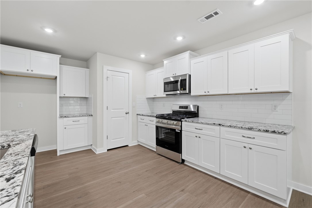 Springhill Sub Gentry - Residential Lease