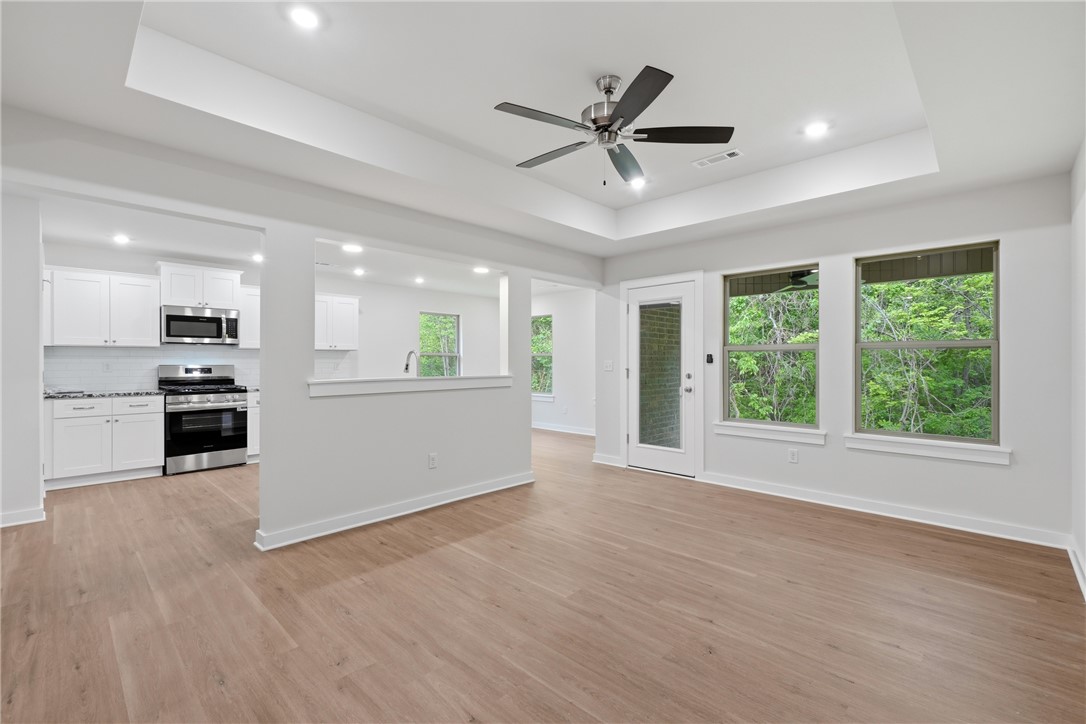 Springhill Sub Gentry - Residential Lease