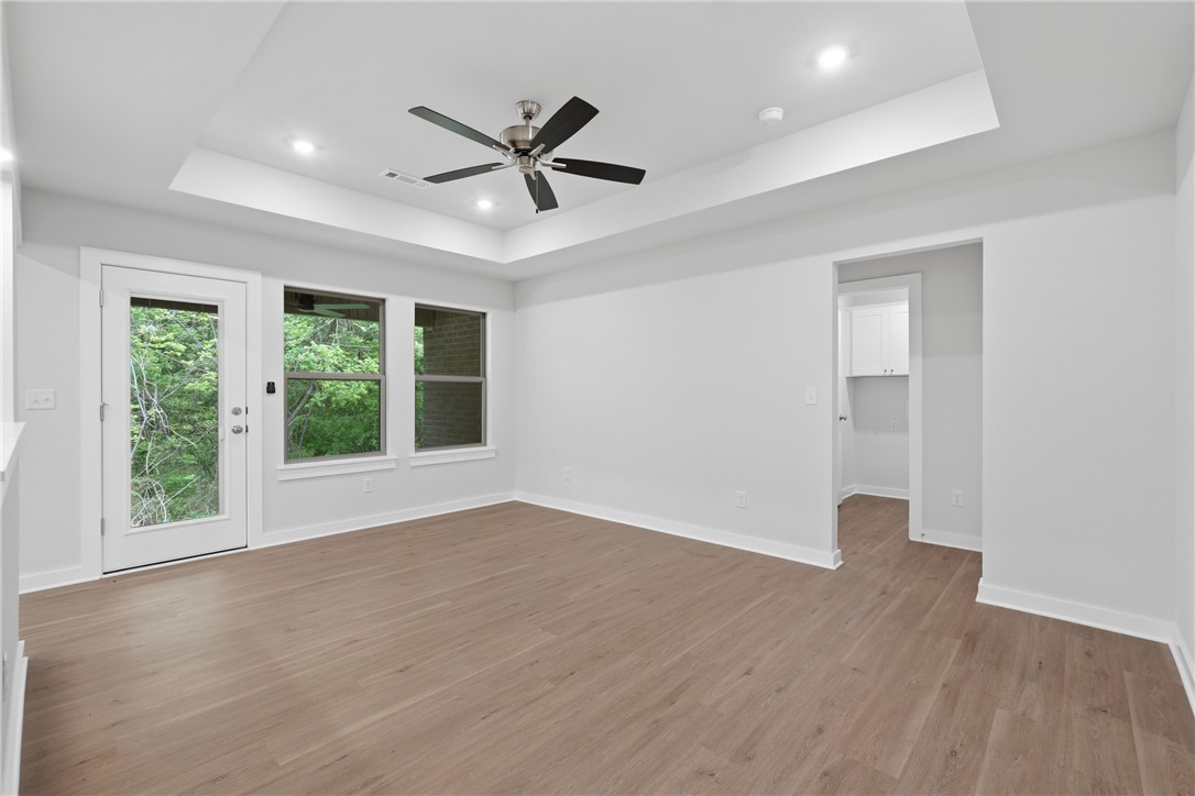 Springhill Sub Gentry - Residential Lease