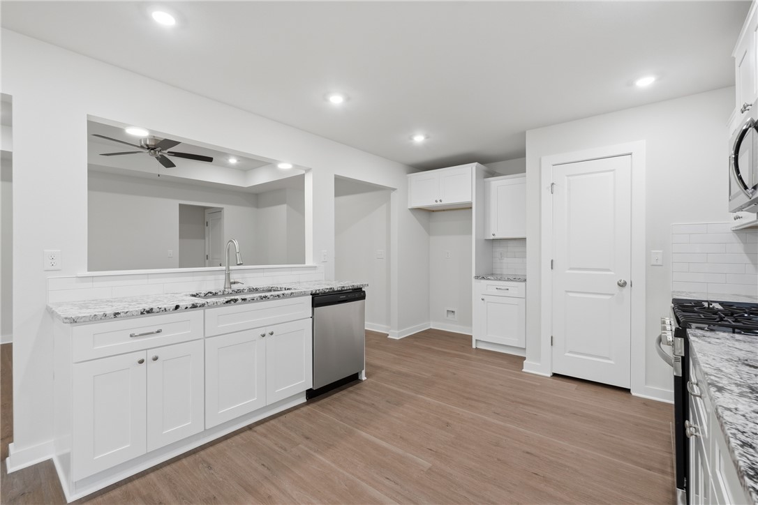 Springhill Sub Gentry - Residential Lease
