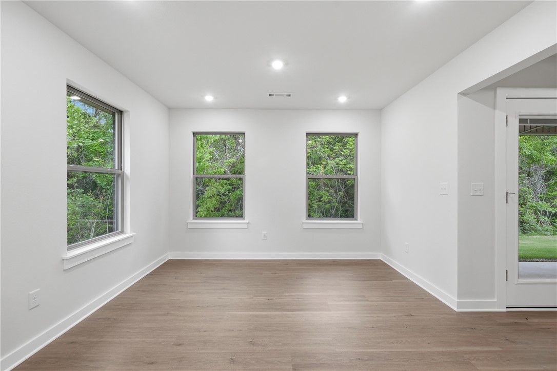 Springhill Sub Gentry - Residential Lease