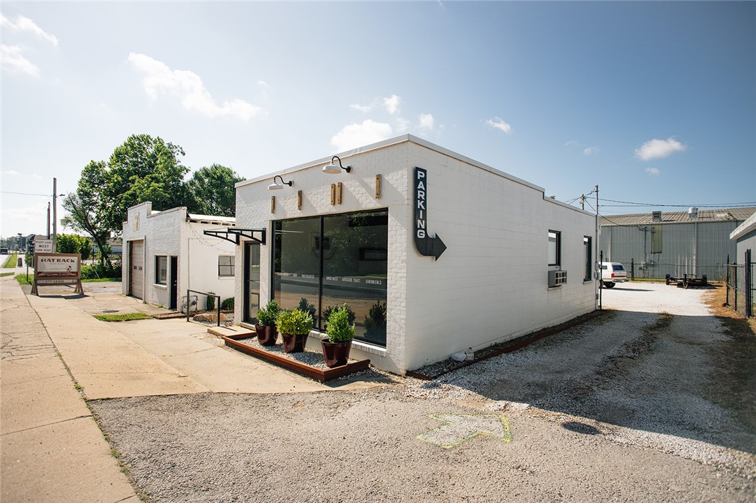 ±800 SF of storefront commercial space available on W MLK Jr. Blvd (Hwy 62), one of Fayetteville's primary east–west corridors. The suite sits roughly two miles east of I-49 at Exit 62, in the heart of the redeveloping south Fayetteville commercial corridor. Direct MLK frontage and visibility, with on-site parking. Efficient, right-sized footprint well suited to retail, service, studio, or small-office users. Adjacent space is also available, offering a combined footprint for tenants needing additional room.
