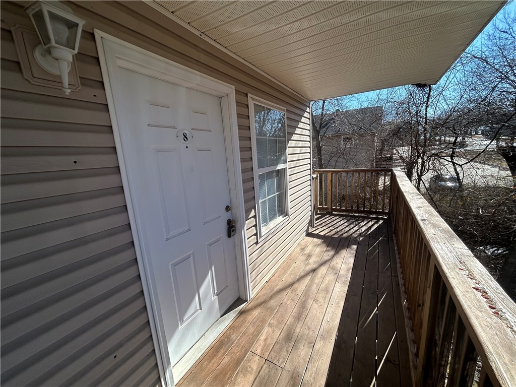 Spacious and well-maintained one-bedroom, one-bathroom apartment conveniently located near the University of Arkansas. This charming unit comes fully equipped with a refrigerator and in-unit washer and dryer for your convenience. Perfect for students or professionals seeking comfort and convenience in a prime location!