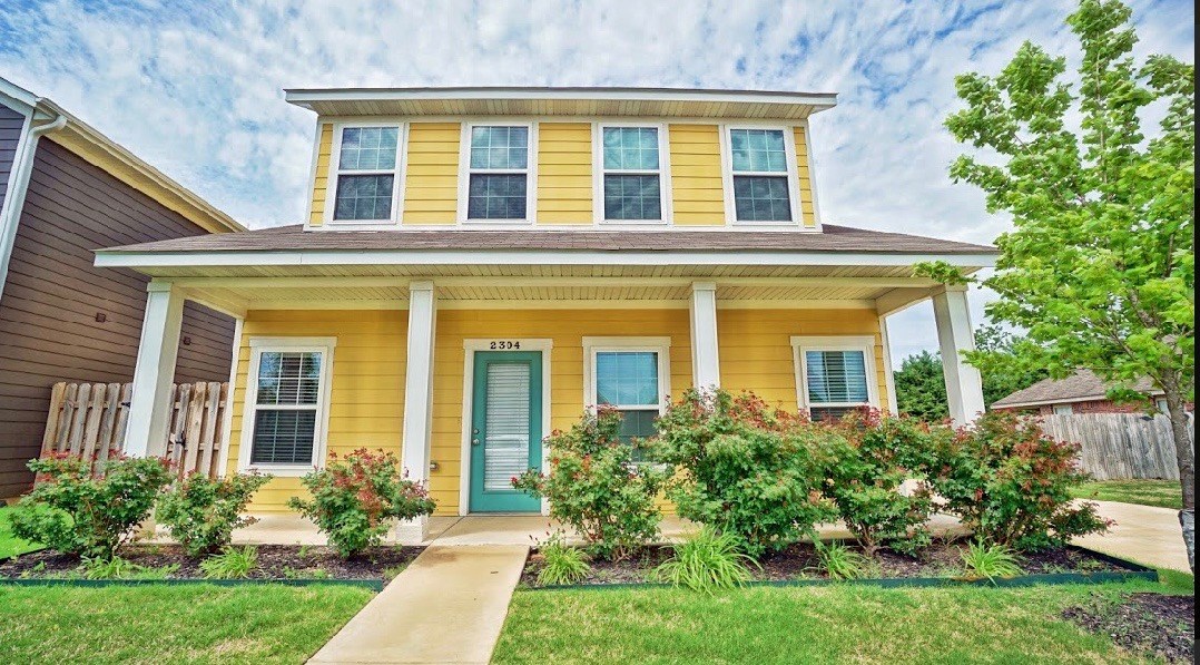 POA handles lawn care, walking distance to park & tennis courts. Pets allowed with $200 non-refundable pet deposit. Refrigerator and washer/dryer included. Second washer/dryer hookup next to master.