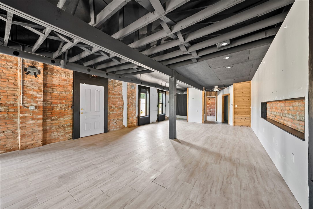 Siloam Spgs Orig Siloam Spgs - Commercial Lease