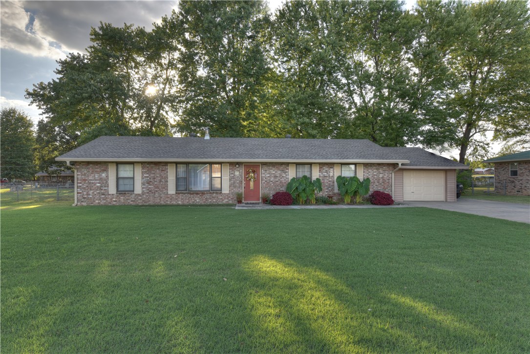 GREAT FARMINGTON LOCATION! Minutes to I49 & UofA etc... Split FP. New matched AC/HVAC system 2015. Attic A/C ductwork replaced 2015. New architectural shingle roof 2014. Storm windows installed over original 2002. Updated trim/baseboards. New 6-panel doors, brushed nickel doorknobs and hinges. Kit & bath cabinets painted, new sinks, toilets, showers/tub and updated w/ brushed nickel fixtures. Wonderful eat in kitchen with plenty of cabinet and counter space. Shaded fenced backyard with drive through gate.