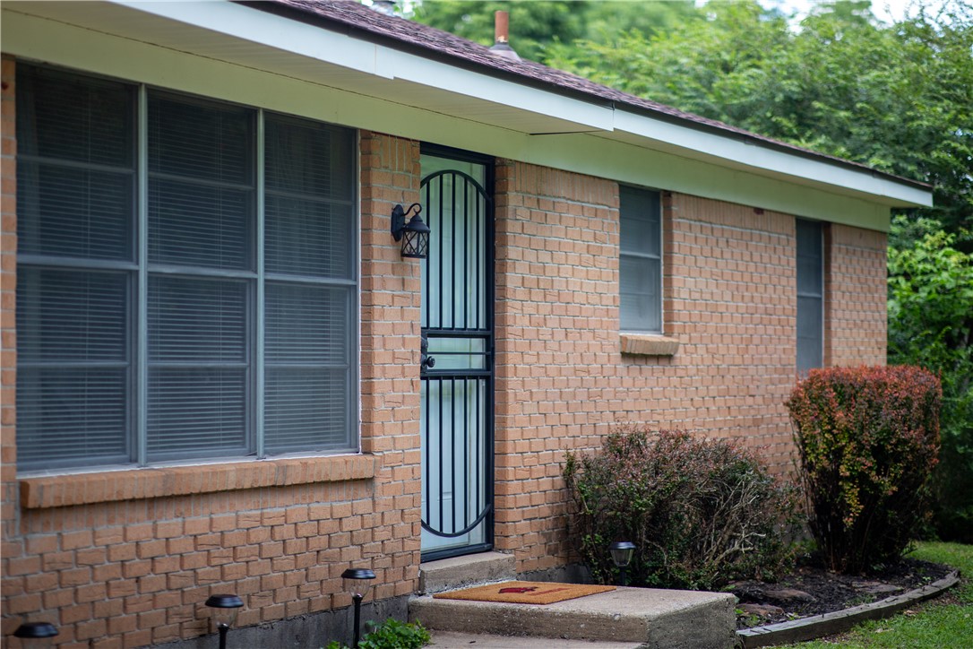 Ideally situated in Springdale just off Don Tyson Parkway, this well-maintained 1,146-square-foot residential property provides exceptional value and swift, convenient access to I-49. The home features a durable all-brick exterior and a functional interior layout comprising 3 bedrooms and 1.5 bathrooms. Positioned in a desirable neighborhood within close proximity to local schools, parks, and walking trails, this property represents a turnkey opportunity, as the refrigerator, washer, and dryer are all included. Offered at an attractive list price under $250,000, this residence is ideal for buyers seeking solid construction and a prime location.