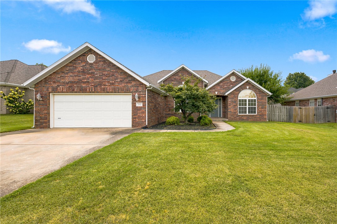 Great Bentonville location close to Coler Mountain Bike Preserve and new 8th St Gateway Park. 3 Bed 2 Bath home with large fenced-in backyard. 1 Level split floorplan right in the middle of the best that Northwest Arkansas has to offer. 
All Brick house at a great price point. Ride out of your driveway to world class Coler Mtn Bike Preserve, 75 acre 8th St Gateway Park, Downtown Bentonville, etc. Agent Owned.