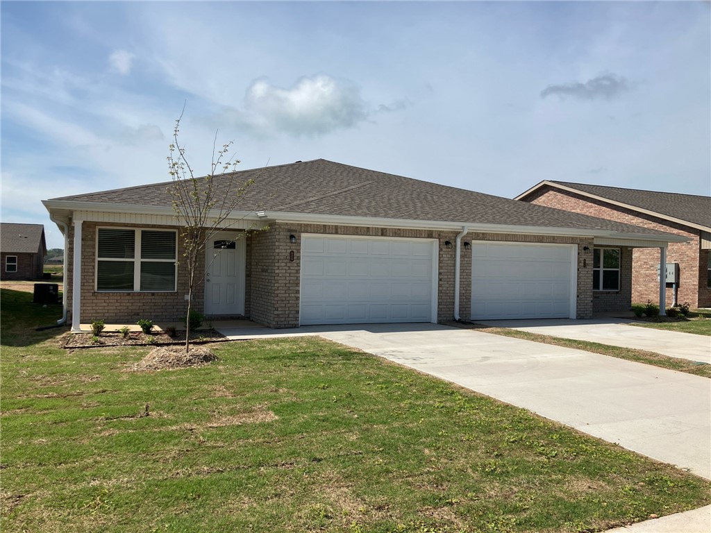 Brand new duplexes in Bentonville close to NWA Reginal Airport for lease. Home features 3 bedrooms, 2 bathrooms, 2 car garage, LVP throughout home, granite countertops, ceiling fans, open floor plan, covered back patio for grilling/entertaining, fenced in yard and all appliances included. 1 month free rent with all 1 year leases signed by October 1, 2026.