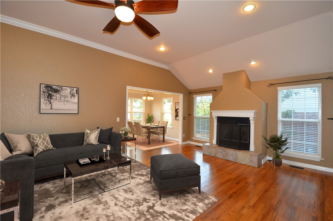 Well Kept 2 Level Home w/ Great Location Convenient To Downtown Bentonville, Trails, Parks And All Of NWA. Wood Floors Run Throughout The Main Floor Living, Kitchen, Dining, & Bedrooms. Master + 2 Guest Beds On Main Level. Master Suite Features Dual Split Vanity, Whirlpool, Shower, Walk-in In Master Bath. Lower Level Features A Lg 2nd Living Area, Bedroom + Full Bath. Upper Deck + Lower Level Patio/Deck. Fresh Paint, New Carpet & Lighting. This Move In Ready Home Lives Big & Is Nicely Laid Out. Come See!!