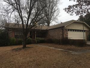 TO BE SOLD AT AUCTION, MARCH 17,2018, 12 NOON BY MILLER TIME AUCTION, INC. 3 OR 4 BEDROOM, 2 BATH WITH APPROX 1750 H&C, LARGE FAMILY ROOM, WOOD BURNING OR GAS FIREPLACE. CARPET, HARDWOOD, WITH TILE IN BATHS. GREAT LOCATION, 2 BLOCKS FROM SEQUOYAH SCHOOL. TERMS & CONDITIONS OF AUCTION: BUYER(S) & SELLER(S) TO SPLIT 50/50 % THE NORMAL CLOSING COMPANY FEES & REVENUE STAMPS. SELLER WILL PROVIDE OWNER TITLE POLICY, 10% DOWN PAYMENT WILL BE REQUIRED DAY OF AUCTION. THERE WILL BE A 10% BUYERS PREMIUM ADDED TO THE FINAL BID TO DETERMINE THE TOTAL SALES PRICE. REAL ESTATE WILL BE SOLD ''AS IS''''WHERE IS CONDITION'' SALE OF REAL ESTATE WILL NOT HINGE ON BUYERS ABILITY TO SECURE FINANCING.  BUYER SHOULD HAVE FINANCING IN PLACE BEFORE BIDDING.CALL NOW-479-857-8059 FOR SHOWING, OR REALTOR OF CHOICE!