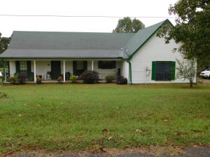 Great 3 bedroom, 2 bath home located just outside city limits, Home features hardwood floors,tray ceilings,open floor plan,fireplace,large rooms with lots of closets, large master bedroom and bath with jacuzzi tub, 2 car attached garage, large covered porch that overlooks backyard, quiet location